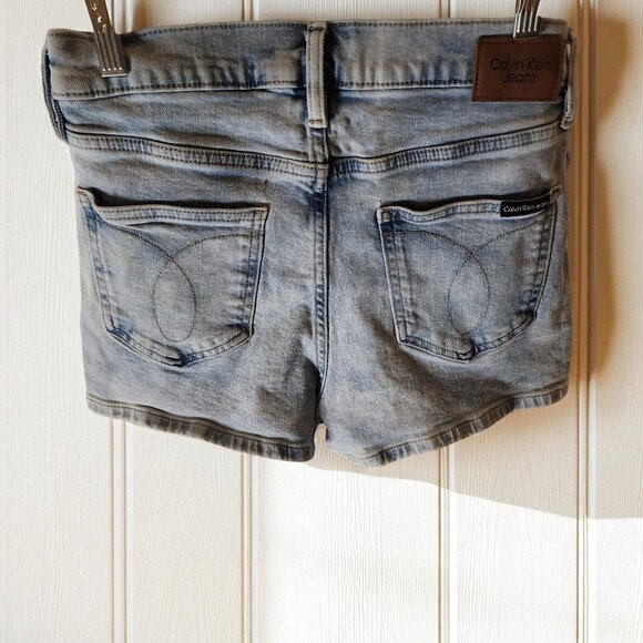 Calvin Klein Jean Shorts Waist 28 – Light Wash High Rise Distressed Look - Picture 2 of 8